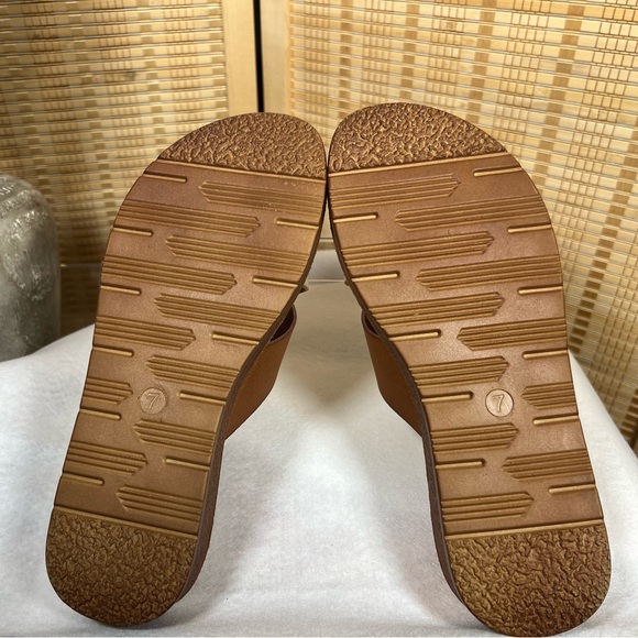 Wanted Sandals, Size: 7 - Picture 2 of 7